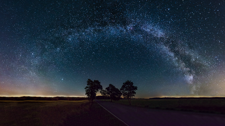 One, two, tree under the milky way