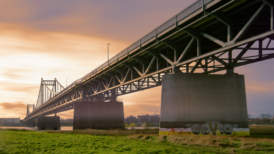 Bridging Europe