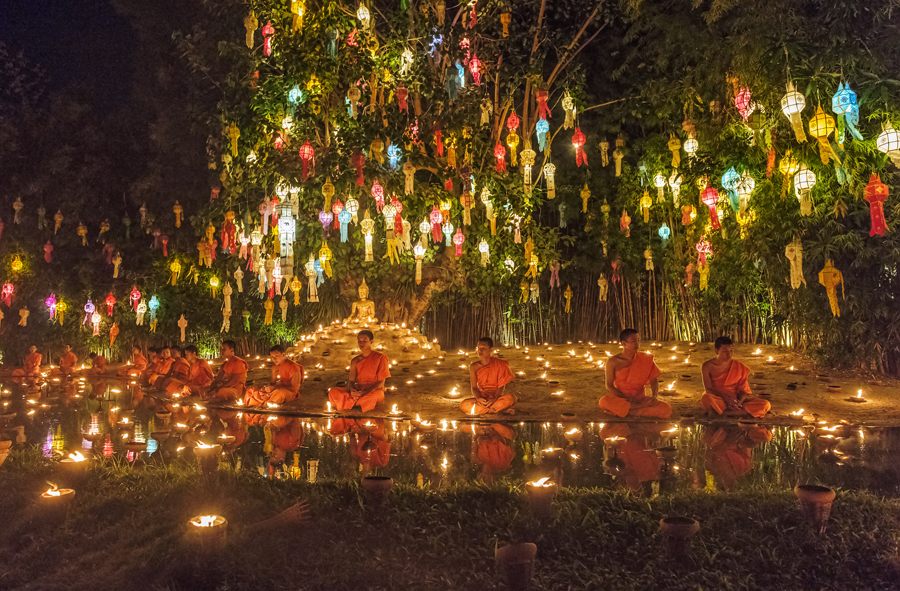 Yi Peng : Loi Krathong Festival in Chiang Mai , Thailand
