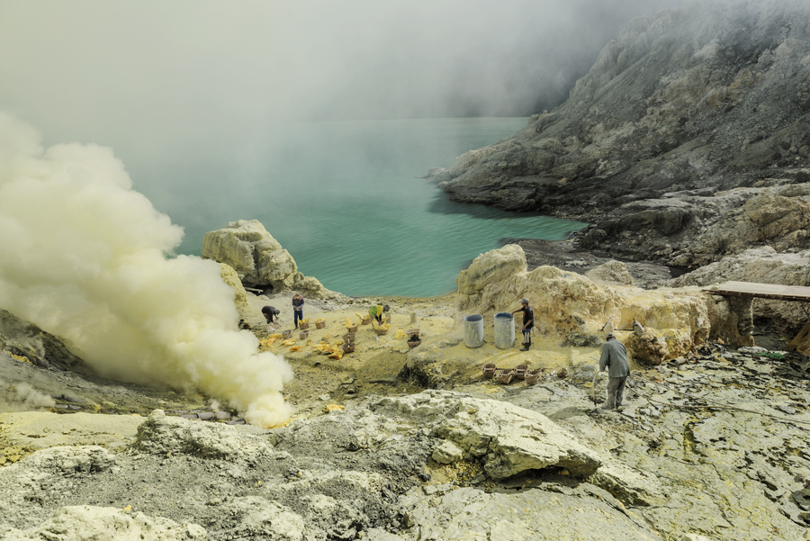 LIFE OF KAWAH IJEN SULPHUR MINER