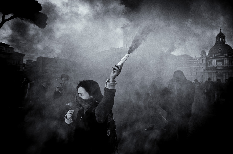 youn girl demonstrating in Rome