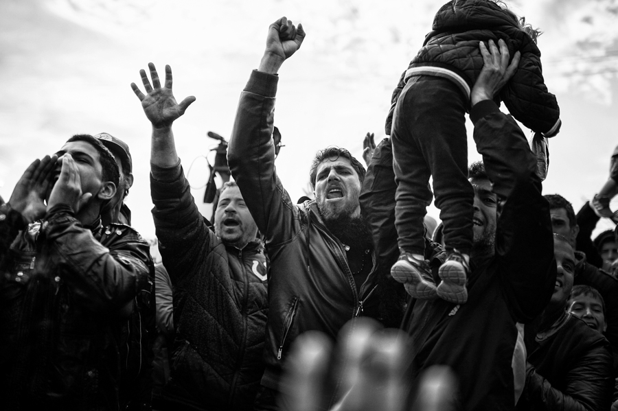 MAKE EUROPE NO BORDER Macedonia Greece Border / Idomeni refuge camp 2016