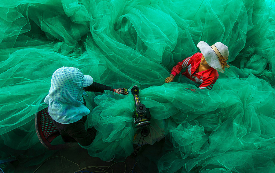 Sewing the fishing net