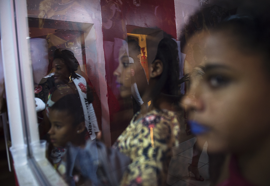 Darkness versus hope in Brazil's favelas