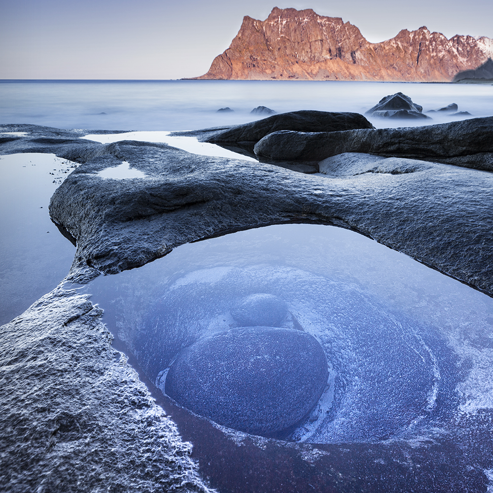 Sun, water and stones 