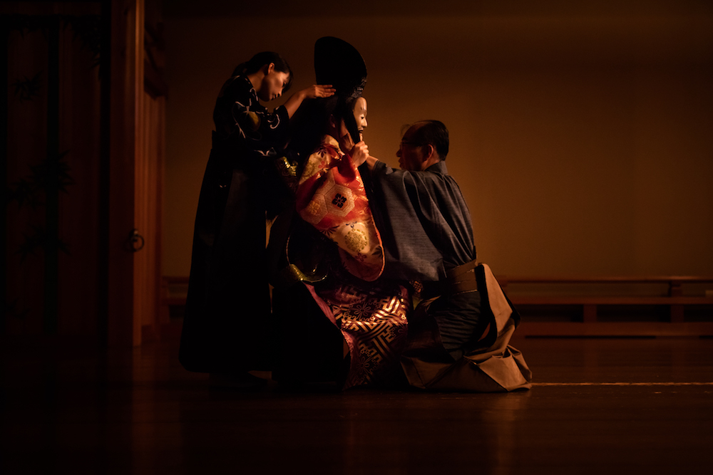 The ritual of the costume in Noh traditional theater.