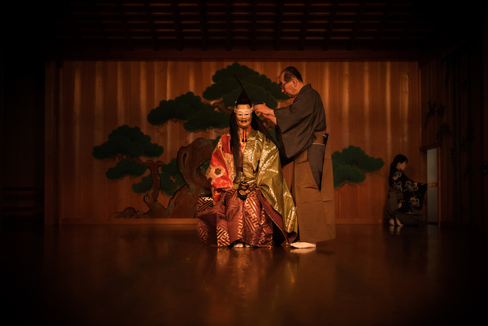 The ritual of the costume in Noh traditional theater.
