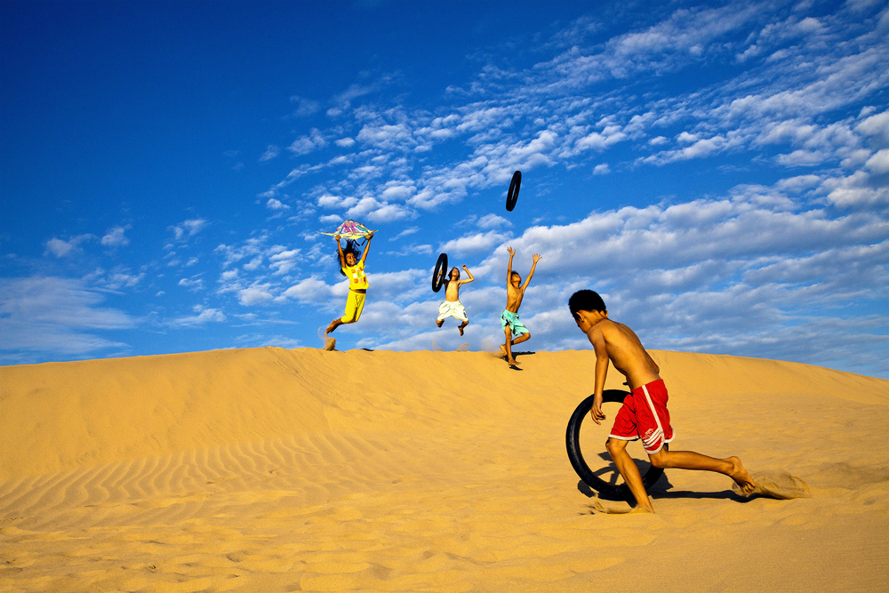 Sand dunes play