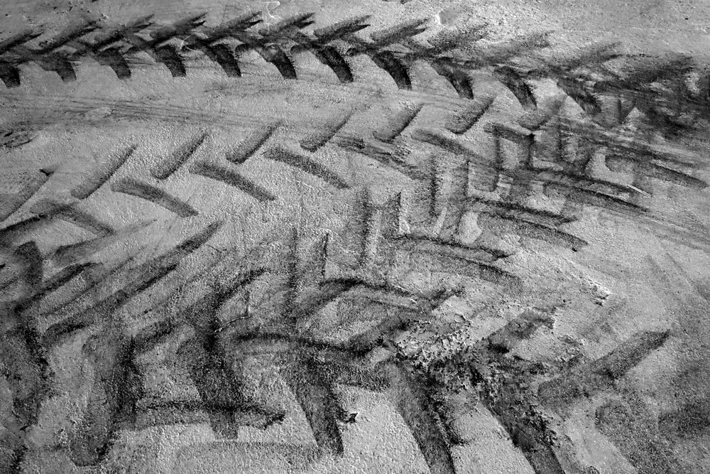 Traces (tire prints)