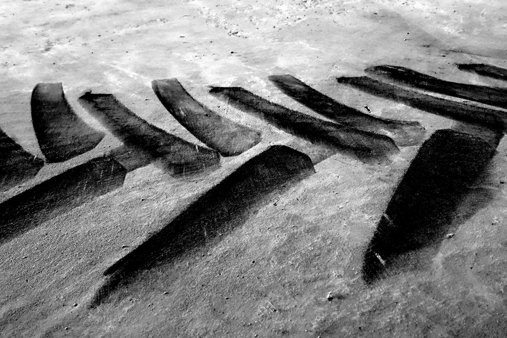 Traces (tire prints)