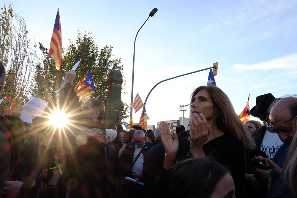 Divided Lines. Catalonia