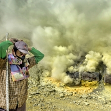 LIFE OF KAWAH IJEN SULPHUR MINER