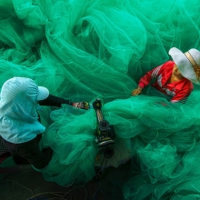 Sewing the fishing net