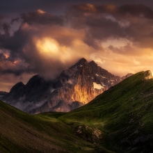 Dolomitic geometries