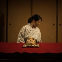 The ritual of the costume in Noh traditional theater.