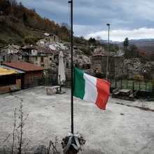 Nel centro del cratere, la vita
